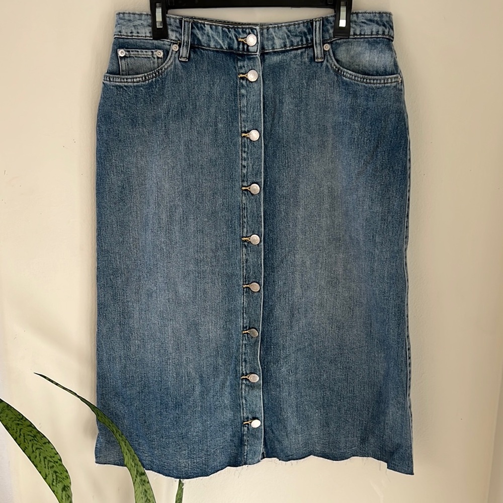 Ralph Lauren Lauren button down denim skirt with Frey hem.